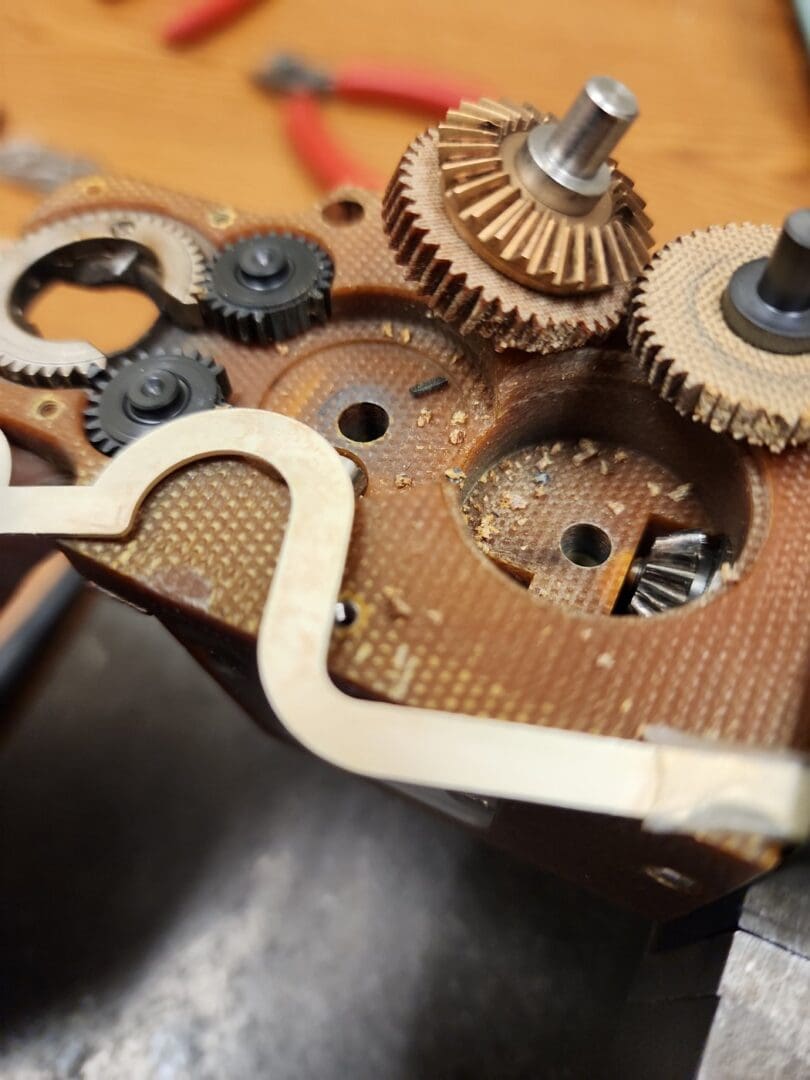 Orbital weld head gear train damaged by FOD