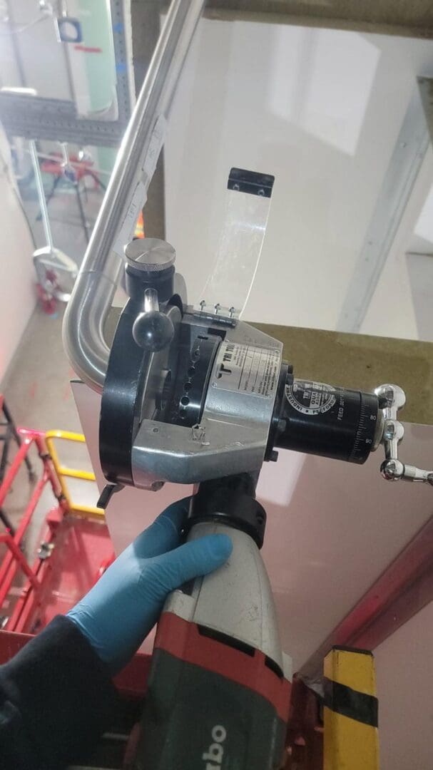 Weld prep on overhead tube in a tight space during field support